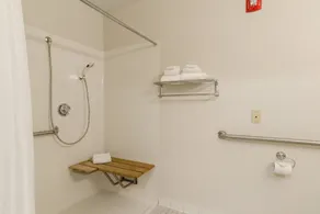 HomeTowne Studios by Red Roof Denver - Glendale/ Cherry Creek - Salle de bain