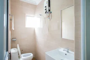 Moment Hotel - Bathroom