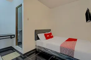 Capital O 3198 Sukomanunggal Inn - Værelse