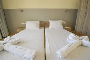 Nefeli Beach - living by the sea - Camera