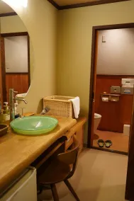 Hidatei Hanaougi - Bathroom