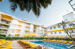 BloomSuites l Calangute - Pool