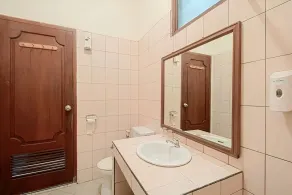 Happy Valley - GG House - Bathroom