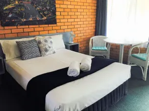 Bosuns Inn Motel - Room