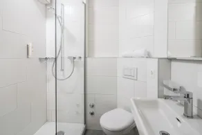 Hotel Merkur - West Station - Bathroom