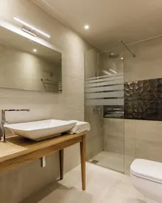 Trapela Limeni Luxury Suites - Bathroom