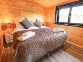 Bryn Eiddon Log Cabin - Room