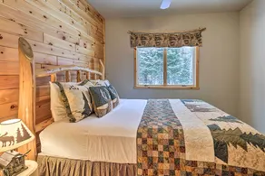 Phelps Cabin on 26 Acres w/ Fire Pit! - Interiør
