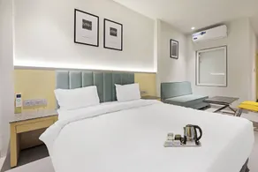 FabHotel Yellow Courtyard - Room