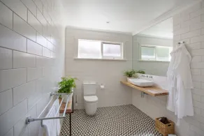 Sunny Side Up B&B Rye - Bathroom