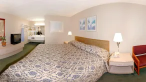 Econo Lodge Franklin - Springboro - Room