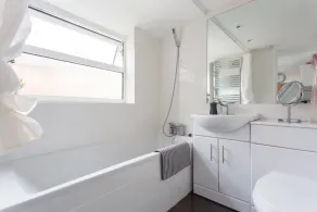 Ashton House - Stylish 2 Bedroom House, Close to Luton Town Center & Airport - Salle de bain