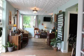 Monroe Street Suites - Lobby sitting area