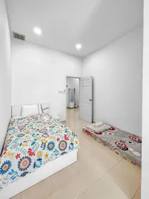 4 Bedroom Landed House - Habitación