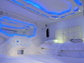 Met A Space Pod @ Arab Street - Room