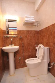 Hotel Aarati - Bathroom