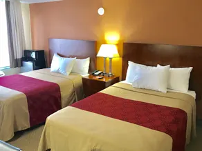 Econo Lodge Lakes Region - Room