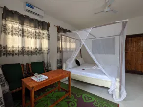 Zanz 14 Beach Bungalow - Room