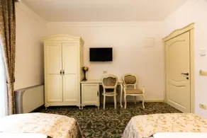 Ave, Alba! - Room
