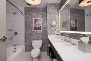 DoubleTree by Hilton Utica - Salle de bain