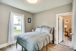 Lakefront Mound Apartment w/ Sunroom & Bicycles! - Zimmer