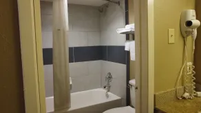Super 8 by Wyndham Kingsville - Salle de bain