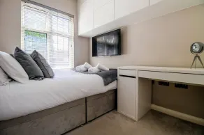 Luxury 3 Bed Apartment, Train Station - Chambre