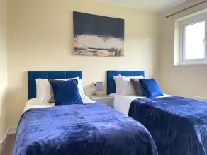Stunning 3 bedrooms house with Garden and Free Parking - Chambre