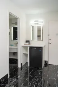 Diplomat Inn - Room