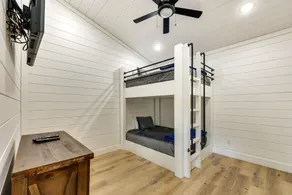 Stunning Cabin w/ Hot Tub, 1 Mi to Broken Bow Lake - Værelse