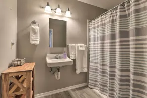 Centrally Located South Hill Apartment w/ Smart TV - Interiør