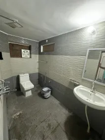 Hotel O Geetatri Luxury Home Stay - Bathroom
