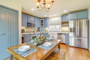 Steps to White River: Mountain View Home w/ Deck! - Interiör