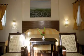 Over The Hill - Habitación