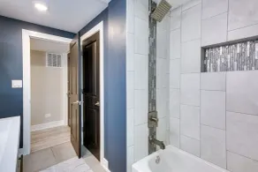 Chic Forest Park Home w/ Patio - 10 Mi to Chicago - Badrum