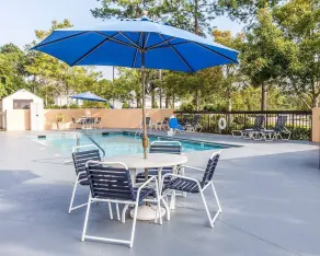 Quality Inn At the Mall - Valdosta - Piscina