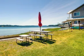Waterfront Hood Canal Cottage: Steps to the Beach! - Innvendig