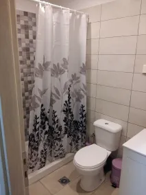 Petries Studios - Bathroom