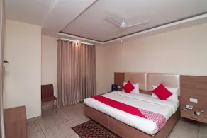 OYO 4477 City Square Hotel - Chambre