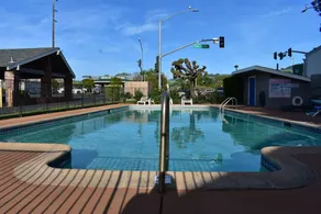 Country Inn - Piscine