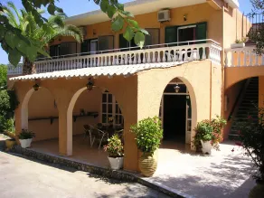 River Studios & Apartments - Interior entrance