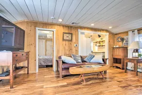 Cozy Lakefront Cottage w/ Fire Pit, Grill & Views! - Room