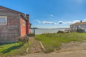 Walk to Beach: Water-view Abode in Portsmouth! - Innenbereich