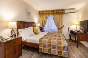 Park Plaza Apartments - Room
