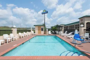 Days Inn by Wyndham Greenville - Pool