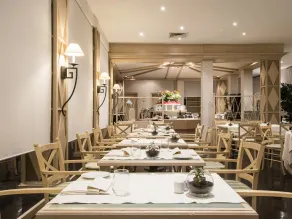 FlyOn Hotel & Conference Center - Restaurant