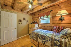 11 Mi to Calaboose Cellars: Marble Cabin w/ Deck! - Interiör
