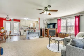 Furnished Deck & Fire Pit: Greeneville Home! - Innvendig