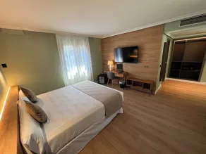 Yomo Imperial - Room