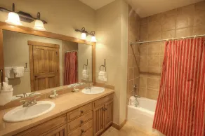 Appartement en copropriété avec sauna, jacuzzi et barbecue - Salle de bain